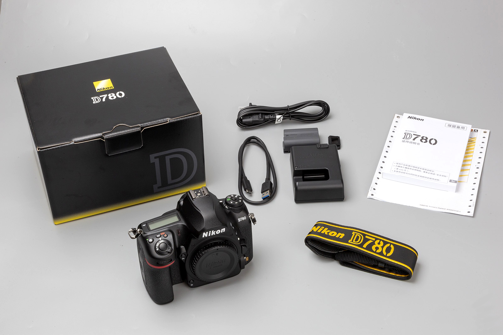 Nikon D780 unboxing 28