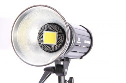 Светодиодный осветитель FST EF-100 LED (5500K)